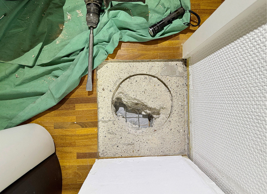 Vorbereitung des Deckendurchbruchs/Kernbohrung.