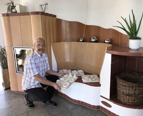 Laut Josef Regner hält bei seinem Unternehmen der Trend zur Groß-formatkeramik und zu Erdtönen nach wie vor an.﻿