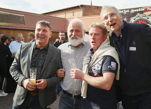 Zahlreiche bekannte Gesichter der Branche ließen es sich nicht nehmen, der Eröffnung des Feuerhauses beizuwohnen.