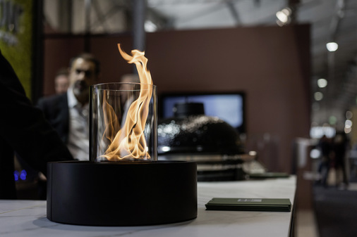 Auf dem Leipziger Messegelände findet die World of Fireplaces mit vielen Ausstellern und Gesprächen statt. - © Foto: Trendfairs
