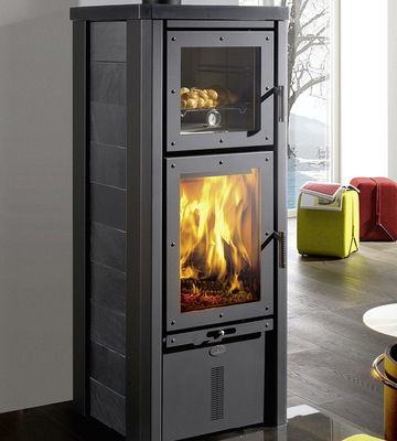 Der   „Odin BF“ von Max Blank ist als Hybridofen für Scheitholz und Pellets mit der Möglichkeit zum Kochen und Backen ein vielseitiger und schöner Ofen für alle Tage und auch bei Stromausfall voll einsatzfähig.