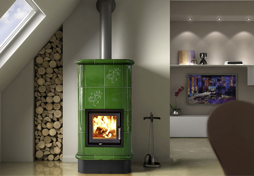 „Stubetta Quadra“, Farbe Flaschengrün mit Reliefkacheln   „Lilie“.