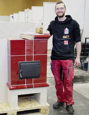 Der neue Europameister Jannik Schebesta neben seinem Werk.