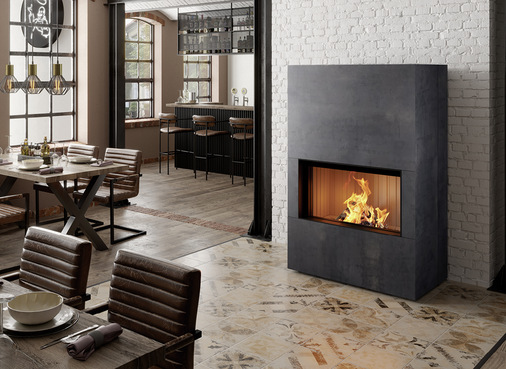 Beim Modell „Poseidon“ gibt eine gerade Sichtscheibe im Breitbild-Format den Blick auf ein breites Flammenbett frei.