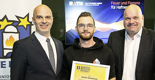 Der verdiente Lohn, als Jannik Schebesta die Siegerurkunde überreicht wurde. 