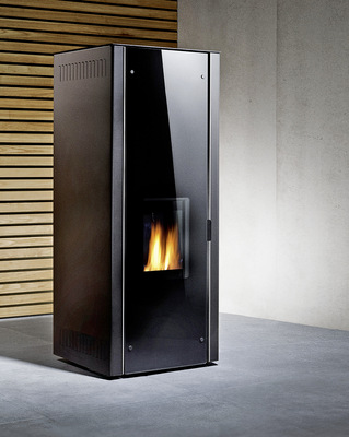 Heute wäre Jerry Whitfield wohl erstaunt und erfreut zu sehen, wie sich die Technik weiterentwickelt hat, die er einst erfand. Hier im Bild der „Logastyle Lamina“ von Buderus.