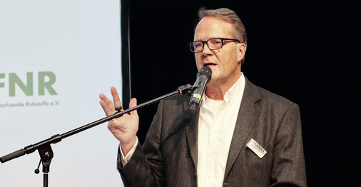 Die erste Begrüßungsrede auf der Pressekonferenz hielt Nikolaus Fleischhacker. - © Foto: Martin Henze
