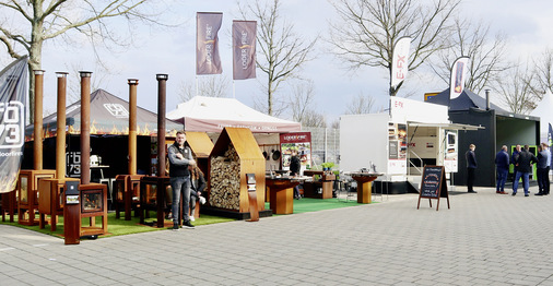 Auch im Außenbereich waren viele Aussteller vertreten. Rings um den „Fireplace Hub“ waren folgende Verbände vertreten:
