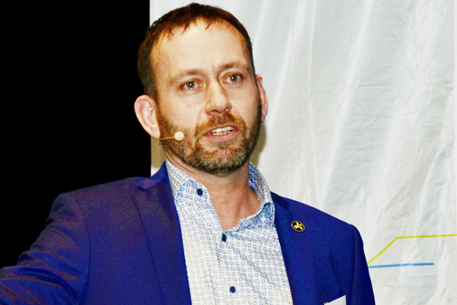 Steffen Bobsien erläutert die korrekte Schornsteinausführung nach den neuen Ableitbedingungen. „Bisher haben wir noch immer eine Lösung gefunden ...“