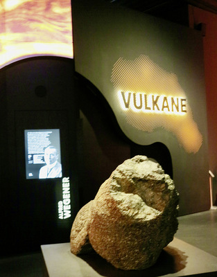 Spannende Ausstellung über Vulkane im Lokschuppen Rosenheim.