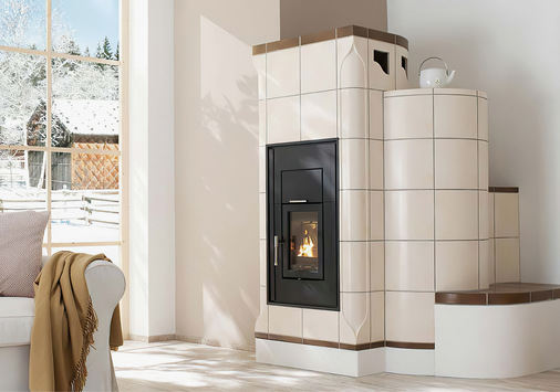 Der moderne Heizeinsatz „Diamant W“ von Leda bietet eine Kombination von Speicher- und Wassertechnik. Die Front aus Guss in einem zeitlosen Design und die doppelverglaste Sichtscheibe passen sich jeder Wohnsituation perfekt an.