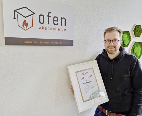 Max Kummrow und sein Team schulen deutschlandweit Nutzer im ­richtigen Umgang mit der Holzfeuerstätte.