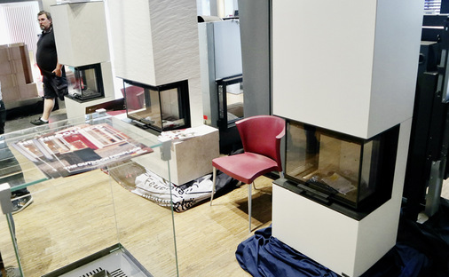 Mehr als nur Naturstein-Hüllenbaustoffe gibt’s bei CB-tec zu sehen – unter anderem eine Outdoor-Kollektion und Kamine mit Sinterkeramik-Mantel.