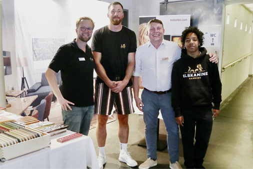 In der Branche geht keiner verloren: Andre   „Dixi“ Dix (im weißen Hemd) ist jetzt für Hafnertec unterwegs.