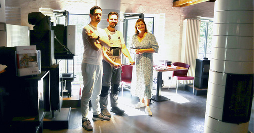 Bei Leda zeigte Vertriebsleiterin Anja Steenweg (rechts) die jüngsten Produktneuheiten.