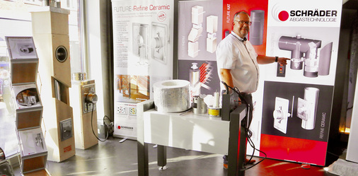 „Future Emission Control“ von Schräder bringt auch Feuerstätten aus dem Bestand emissions­mäßig auf einen Stand, der weit über den Anforderungen der BImSchV liegt.