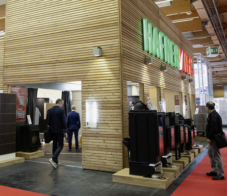  Einen großen Stand mit   „Rooftop Bar“ bot Hafnertec. 