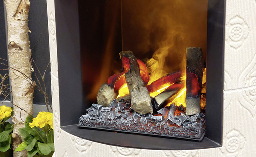  In diesem Jahr hat Gutbrod ein optionales Effektfeuer zu seinem „e-Konzept“-Kachelofen hinzugefügt.