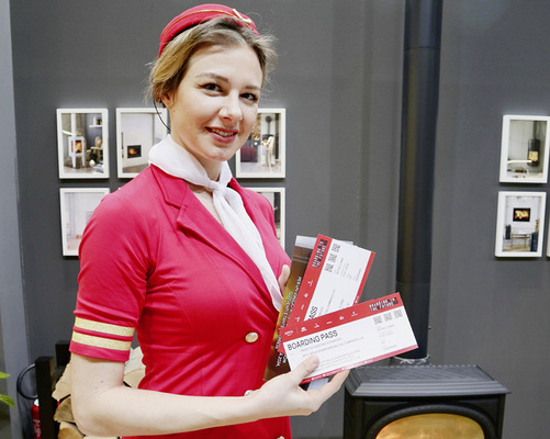  Die Jotul-Gruppe hatte ihren eigentlichen Messeauftritt im Außenbereich, wohin man ein   „Flugticket“ für den Shuttledienst buchen konnte.