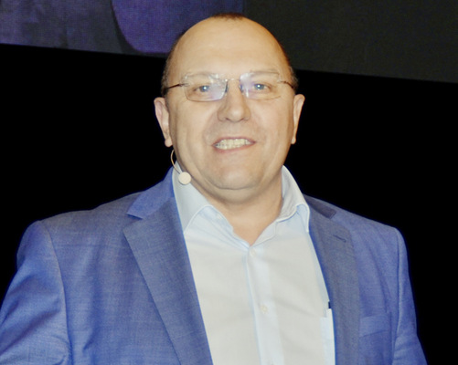  Leopold Bicker referierte zu smarten Kachelöfen als Baustein der Wärmewende im Haus.