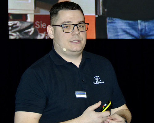  Max Braun plädierte für das papierlose Büro und die Digitalisierung mit der maßgeschneiderten Software fürs Handwerk.