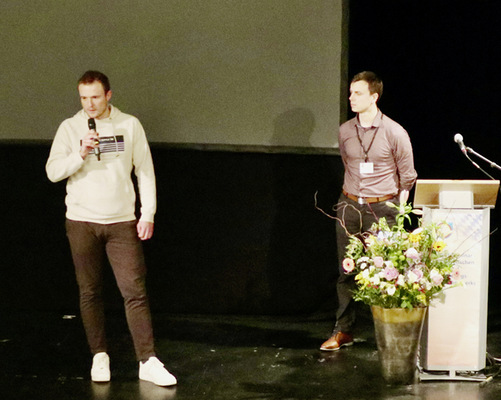  Das Arbeitsseminar bot den passenden Rahmen für die Ehrung des Jungmeisters Hannes Oswald.