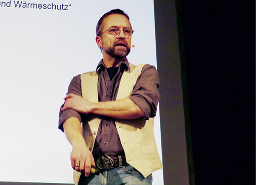  Tobe Hinrichs war gleich mit zwei Vorträgen am Arbeitsseminar beteiligt – im ersten referierte er zum Brand- und Wärmeschutz in der TROL und später zum „richtigen“ Heizkammerabstand im Zusammenhang mit den Brandschutzanforderungen.