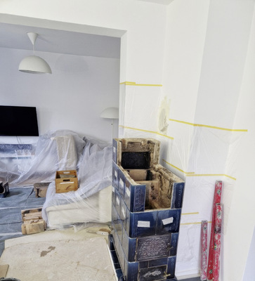  In seiner OL-Ausbildung darf Efe auch an anspruchsvolle Aufgaben wie die Restaurierung eines alten Kachelofens.