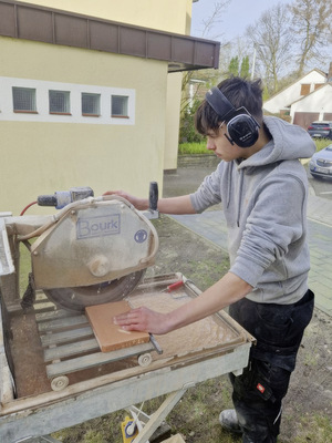  Efe an der Nasstrennmaschine – ohne sie geht nix im handwerklichen Ofenbau.