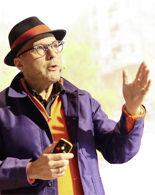  Den Einstiegsvortrag hielt Max Thinius, ­Futorologe, der in Berlin, Kopenhagen und Dänemark lebt.