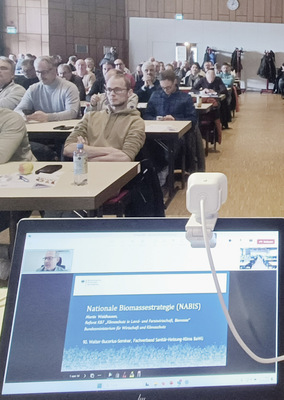  Online zugeschaltet war Martin Waldhausen.