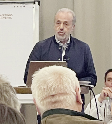  Norbert Müller, Vorsitzender Werbeausschuss beleuchtete das aktuelle Branchenumfeld.