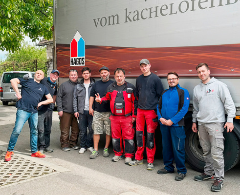 Der reparierte Hagos-Laster bringt den Rest des Materials.