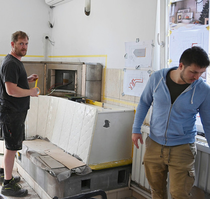 Die Zeit rennt, die Ofenanlage wächst.