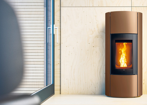 Der MCZ Pelletofen „Mood Comfort Air“ vereint starke Leistungskraft mit attraktiver Optik, die im Handumdrehen für eine gemütliche ­Atmosphäre sorgt.