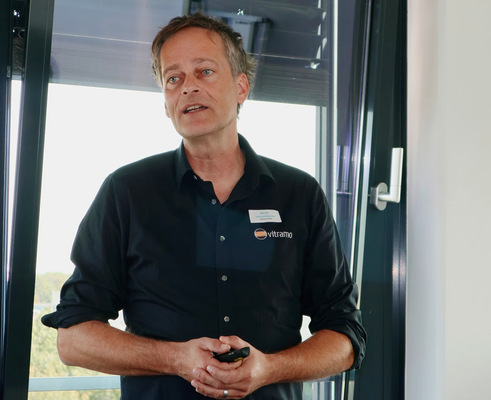 Bernd Morschhäuser zeigte zahlreiche Praxisbeispiele für die Infrarot-Alleinheizung im Neubau.