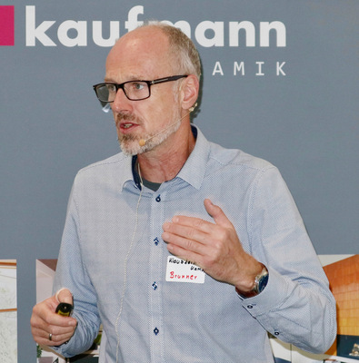 Klaus Leihkamm stellte das Konzept der PV-Ofenheizung von Brunner vor. Es ist vor allem für den Neubau relevant.