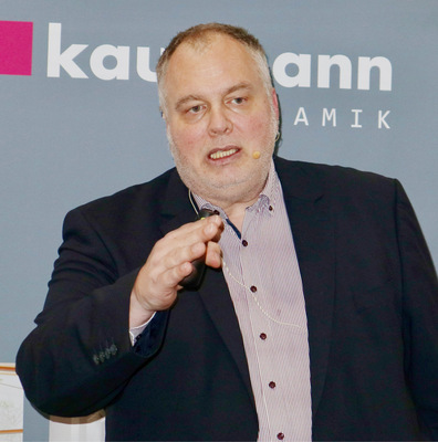 Jörg Knapp beschrieb die Auswirkungen der GEG-Novelle auf die Ofenbranche.