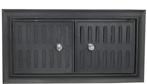 Für den rustikalen Kachelofenbau kommen auch Röhrtüren wie hier von Camina/Schmid in Betracht.