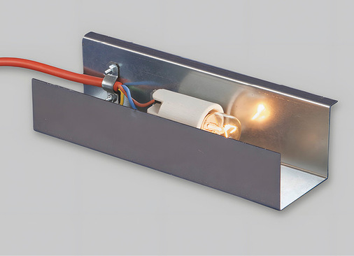 Besonders temperaturbelastete Bereiche am Ofen können nach wie vor am besten mit einer klassischen (Backofen-)Glühlampe illuminiert werden, wie sie Subtiel im Programm hat.