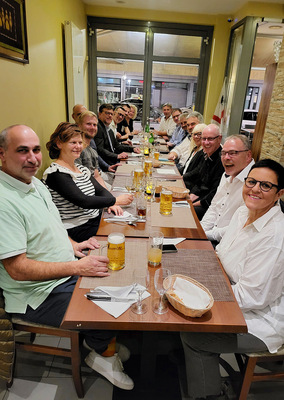 Bei zwei Sitzungstagen bietet sich die Gelegenheit zu informellen Gesprächen beim Abendessen.