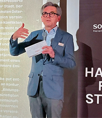 Christian Sommerhuber bei der Begrüßung der Gäste zur Welcome Night im Stadtmuseum Steyr.
