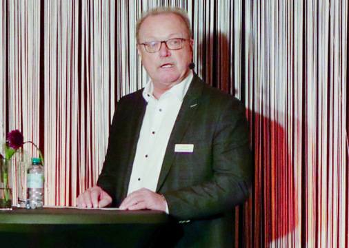 Manfred Holzapfl stellte im gut gefüllten ­Hafner-Forum die Sommerhuber-Neuheiten vor.