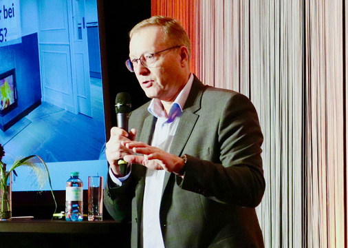 Prof. Dr. Werner Beutelmeyer vom Market ­Institut analysierte die Zukunftsaussichten für die Bauwirtschaft.