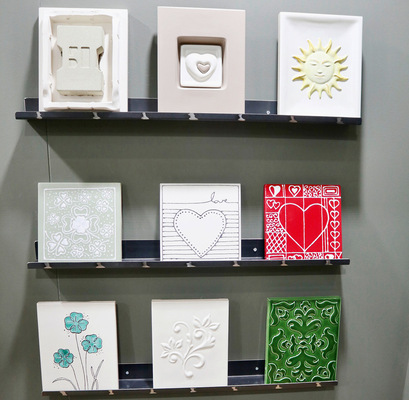 Alle Öfen lassen sich mit handbemalter Keramik individualisieren.