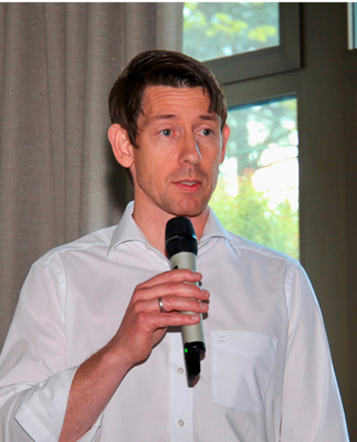 Tim Froitzheim lieferte einen aufrüttelnden Vortrag zum Klimawandel und dem Erfordernis, die Energiewende zügig voranzutreiben.