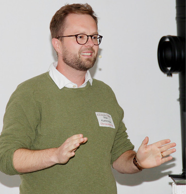 Max Kummrow praktizierte mit den Zuhörern eine Live-Vorführung des Ofenführerscheins.