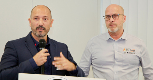 Alberto Martinez (Export Manager, Gruppo Piazzetta) und Stephan Kunstein (Inhaber Holz & Pellet ­Ofenzentrum NRW), der die Referenzanlage eingebaut hat.