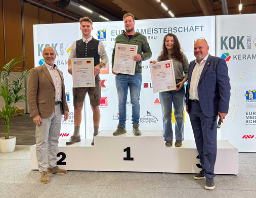 Herzlichen Glückwunsch den Gewinnern der VEUKO Europameisterschaft im Kachelofenbau! Robert Salvata (VEUKO), Andreas Lengsfeld, Markus Tockner, Ester Nagy und Dipl.-Ing. Dr. Thomas Schiffert (KOV).