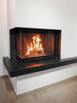 Die evo Kamineinsätze zeichnen sich durch ein ruhiges Flammenbild und klare Scheiben aus.